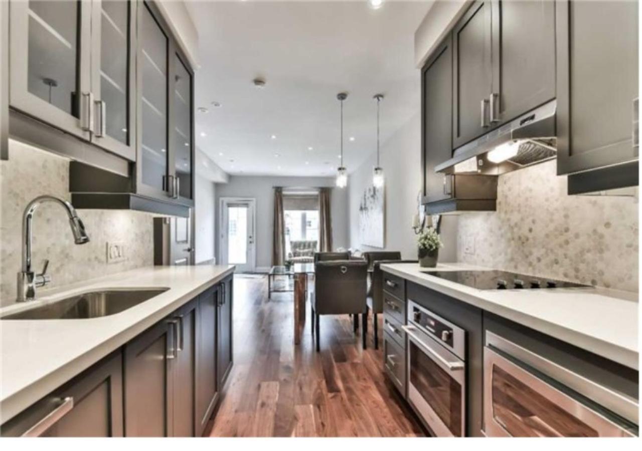Immaculate Executive Townhouse 3br&3ba At Lawrence Park