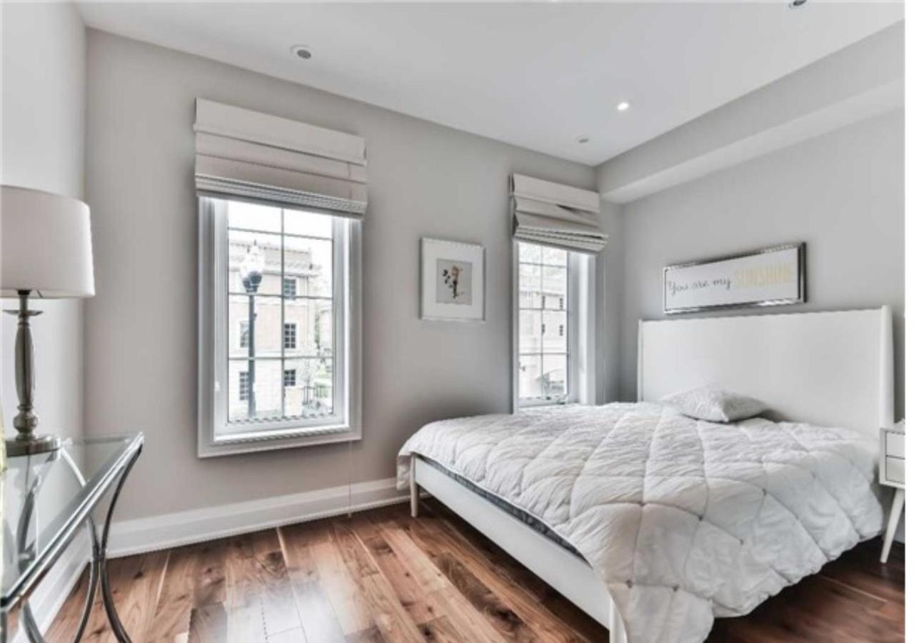 Immaculate Executive Townhouse 3br&3ba At Lawrence Park *