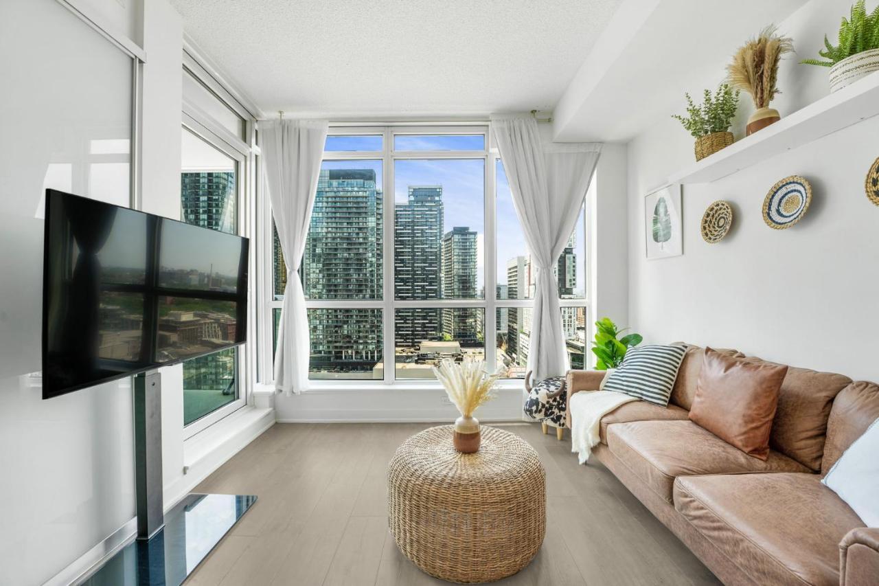 King Bed, Amazing View, Free Parking Apartment