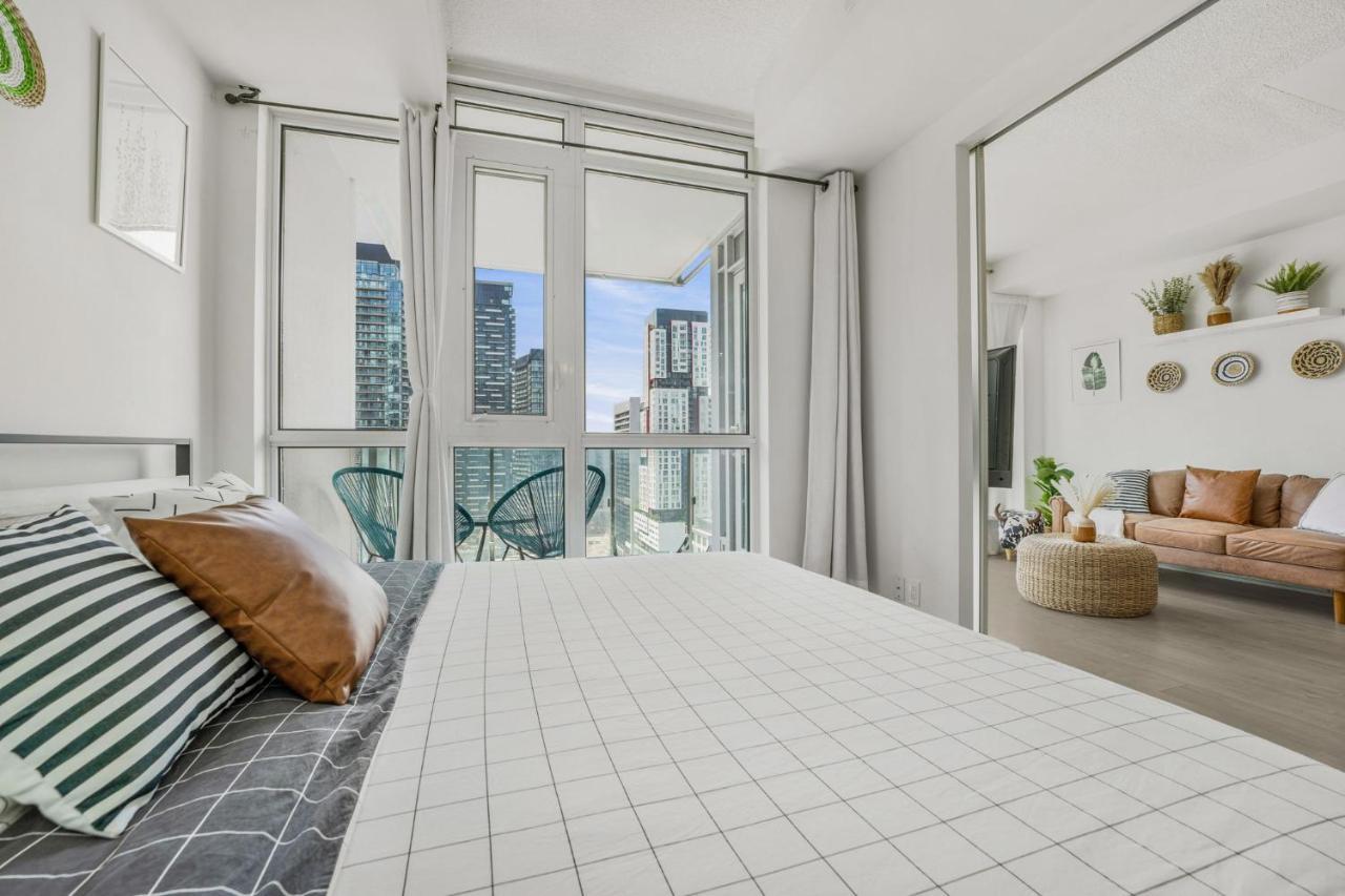 King Bed, Amazing View, Free Parking Apartment *