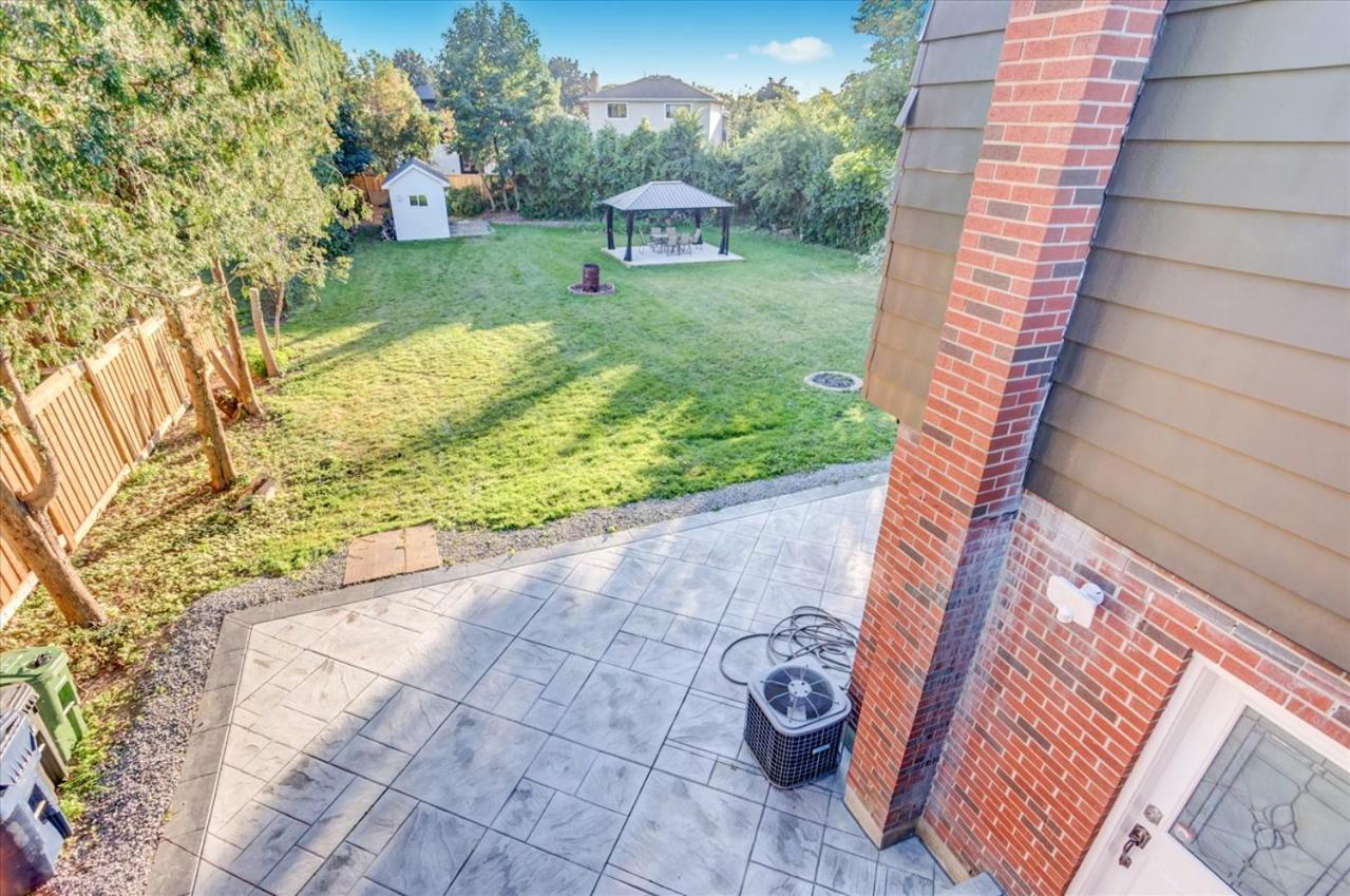 Stunning 7 Bedroom Rougeview With 2 Kitchens, 5 Bathrooms, Amazing Backyard & 8-car Parking *