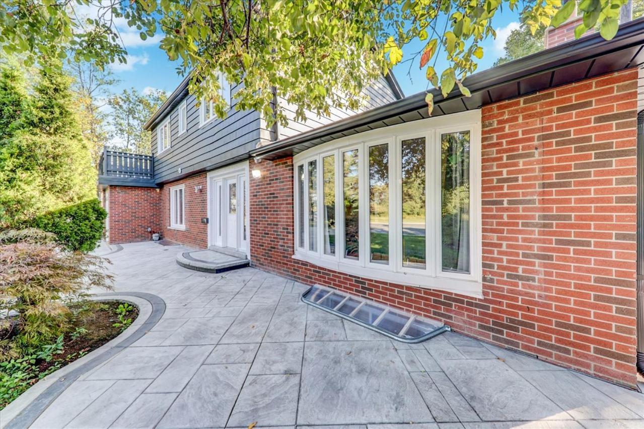 Stunning 7 Bedroom Rougeview With 2 Kitchens, 5 Bathrooms, Amazing Backyard & 8-car Parking Toronto