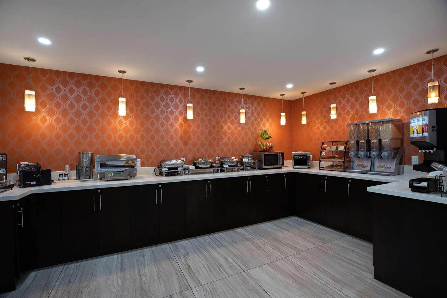 Western Executive Hotel 3*
