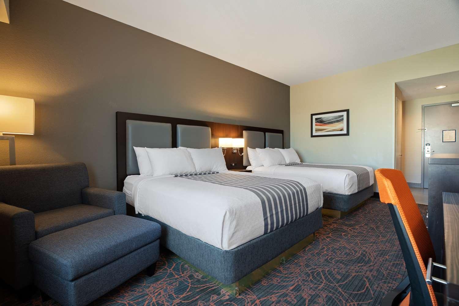 Western Executive Hotel 3*