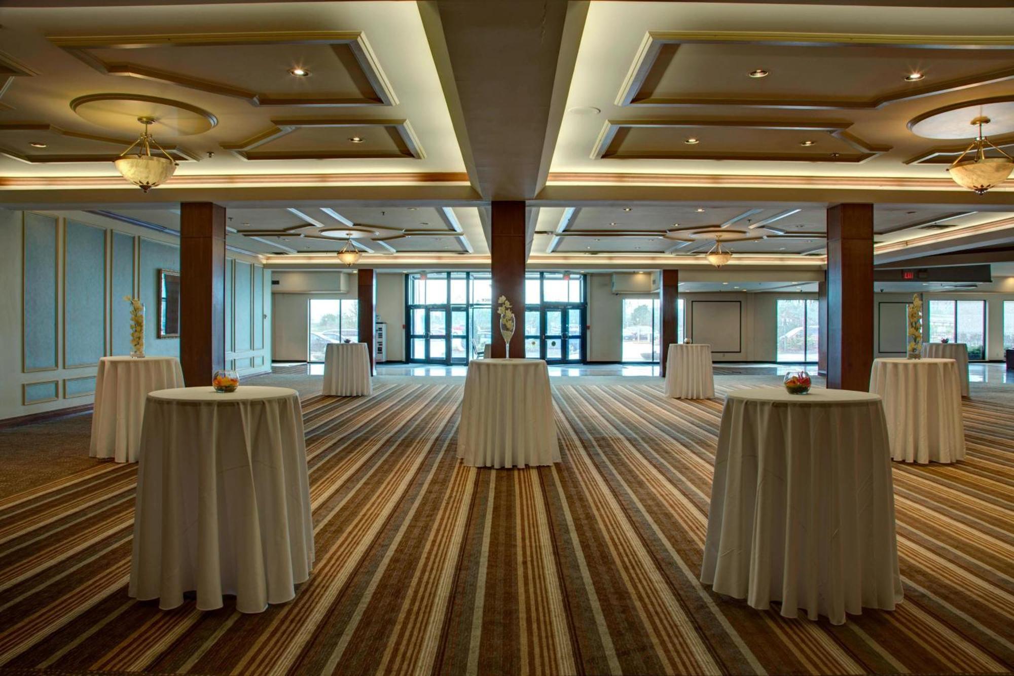 Hotel Delta By Marriott Airport & Conference Centre
