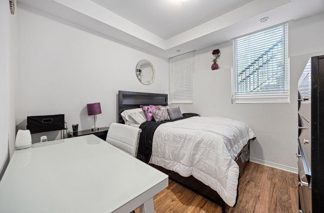 Beautiful Townhouse Near Yorkdale Mall, Wilson Subway Toronto