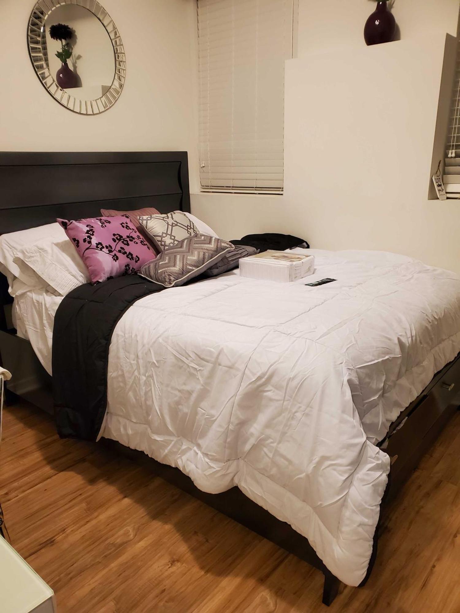Beautiful Townhouse Near Yorkdale Mall, Wilson Subway Apartment