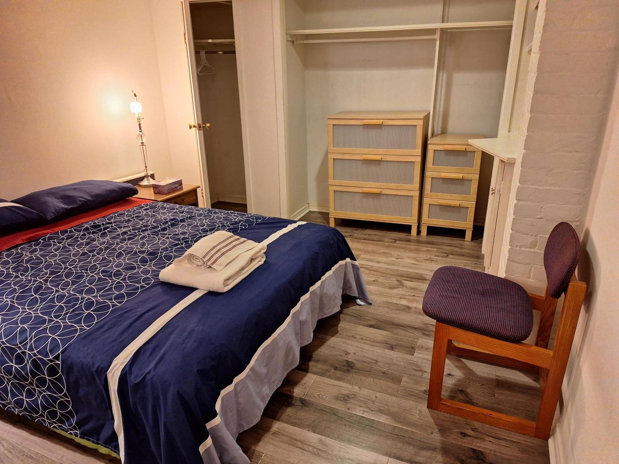 Spacious Next To Subway Line 1 Midtown Homestay