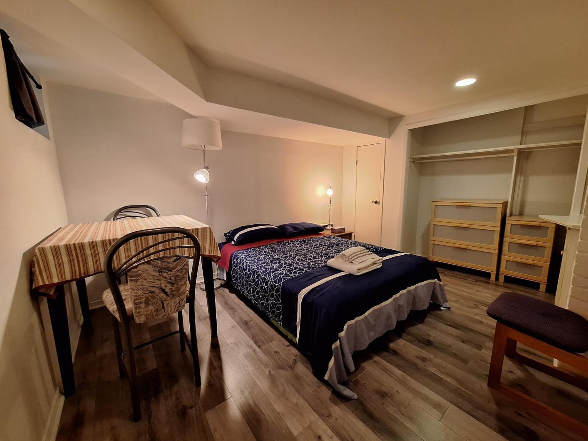 Spacious Next To Subway Line 1 Midtown