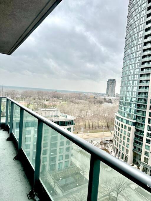 View W/parking! Apartment Toronto