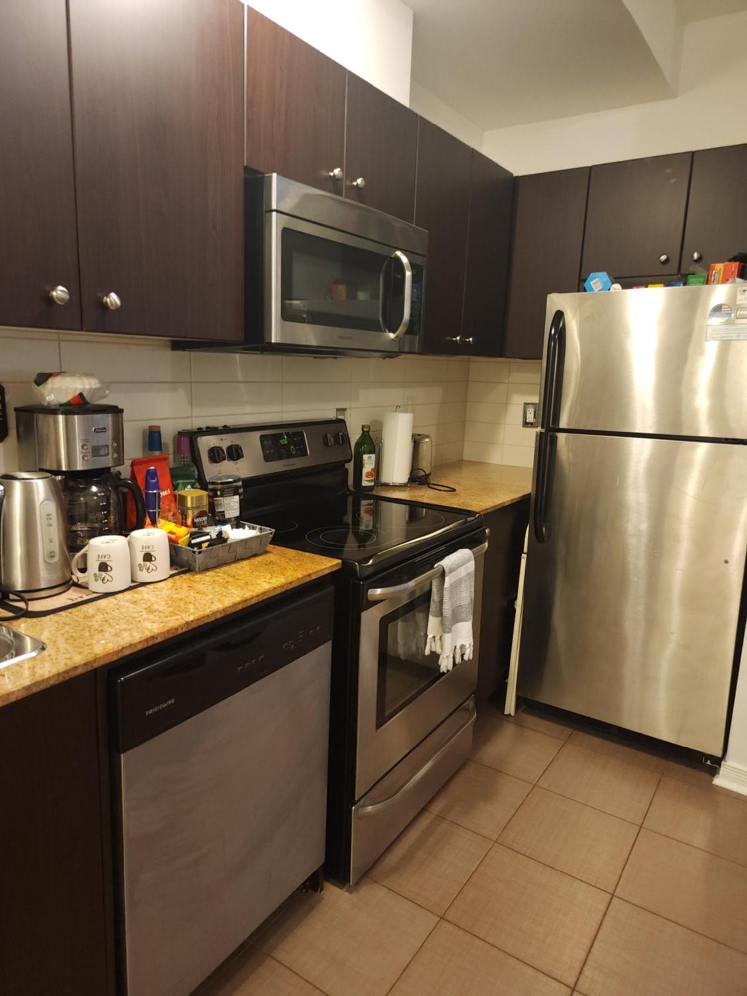 Beautiful Townhouse Near Yorkdale Mall, Wilson Subway * Toronto