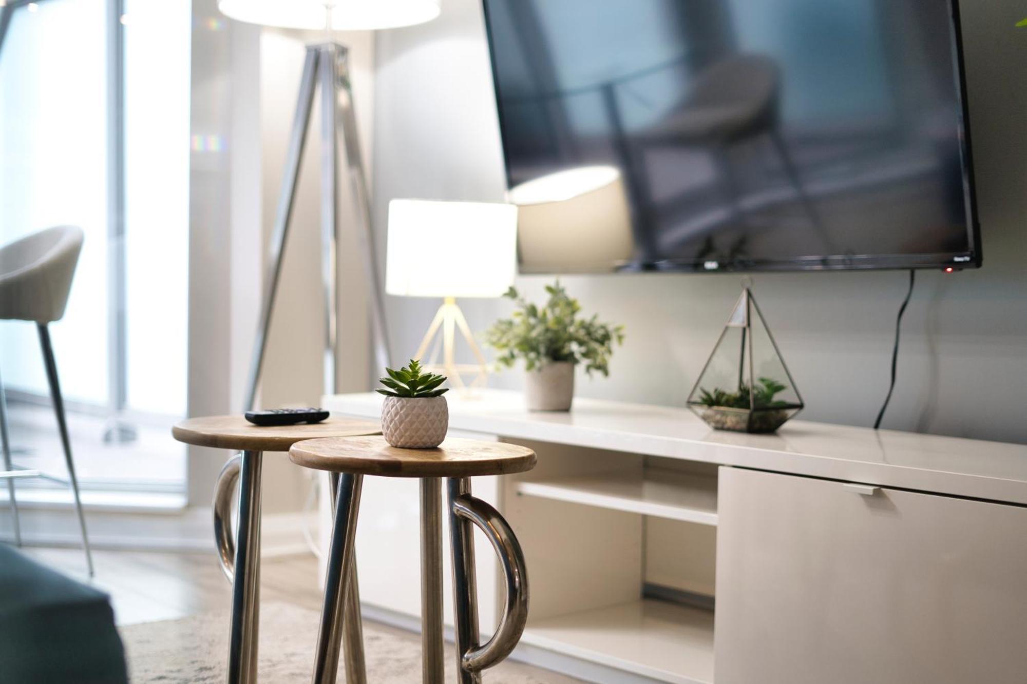 Modern 1 Bedroom Sleeps 3 Yorkville Stk Apartment *