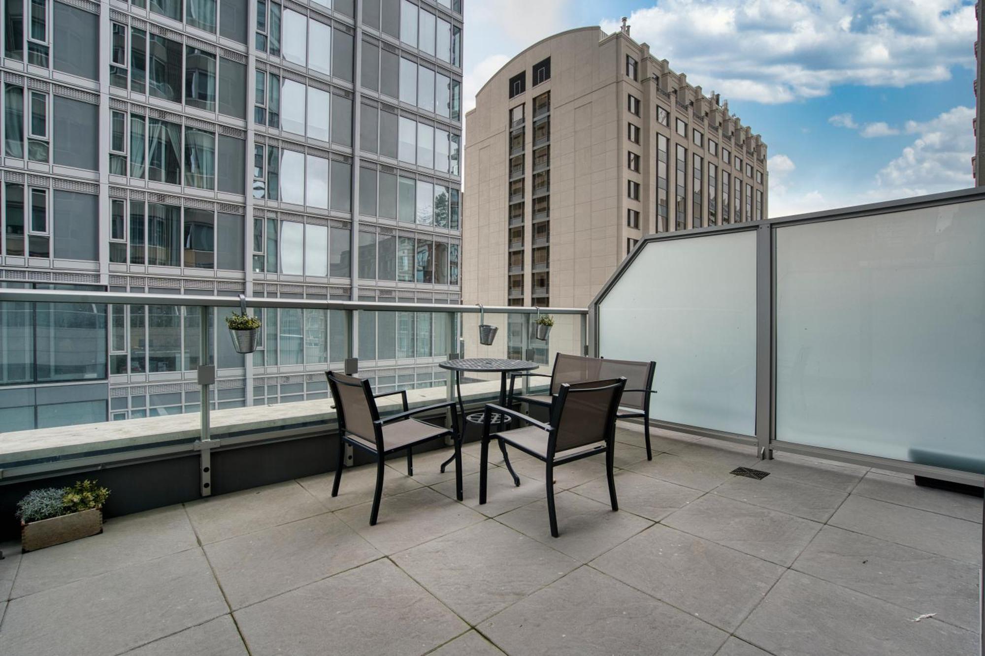 Apartment Modern 1 Bedroom Sleeps 3 Yorkville Stk Toronto