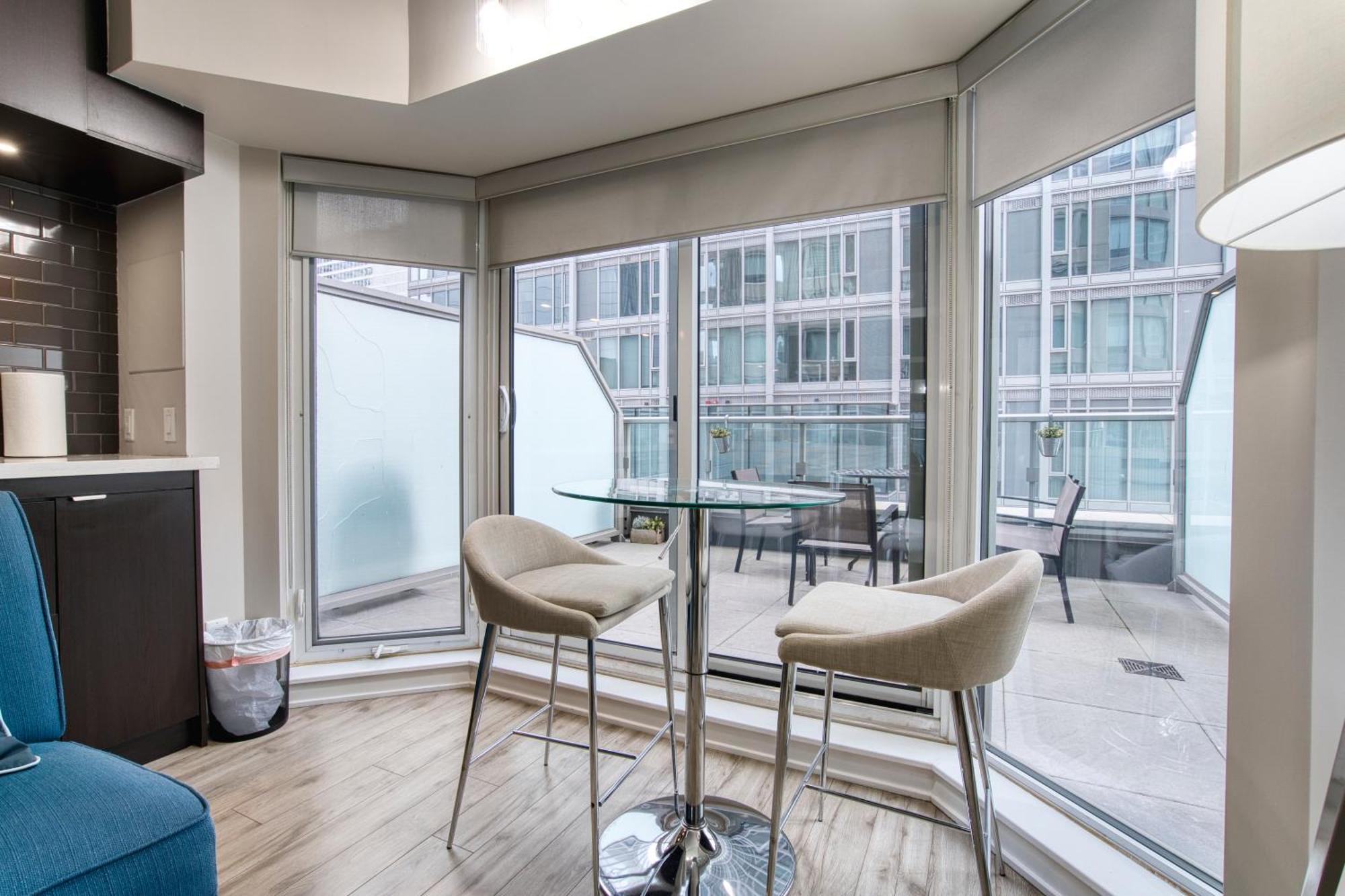 Modern 1 Bedroom Sleeps 3 Yorkville Stk Apartment *