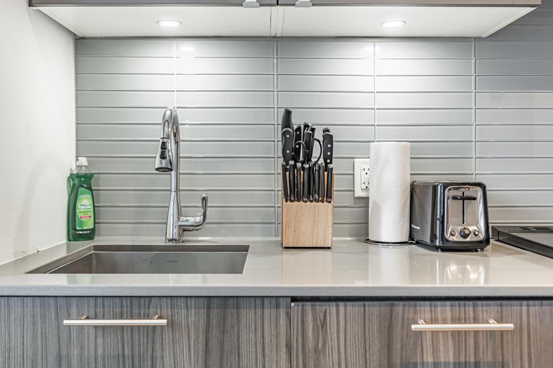 Jarvis Apartment Hotel Toronto