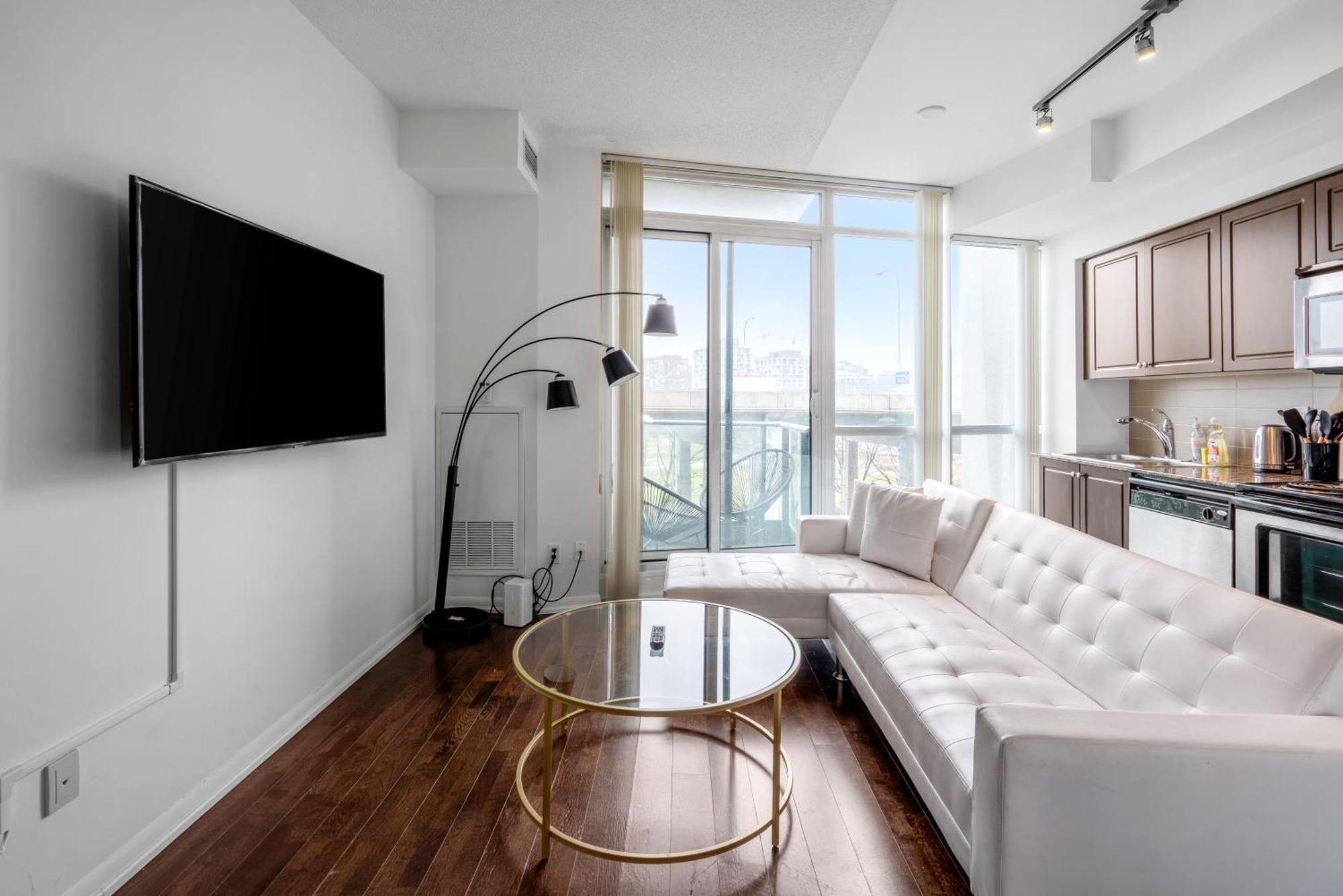 Downtown 1 Bdrm With Parking And Views