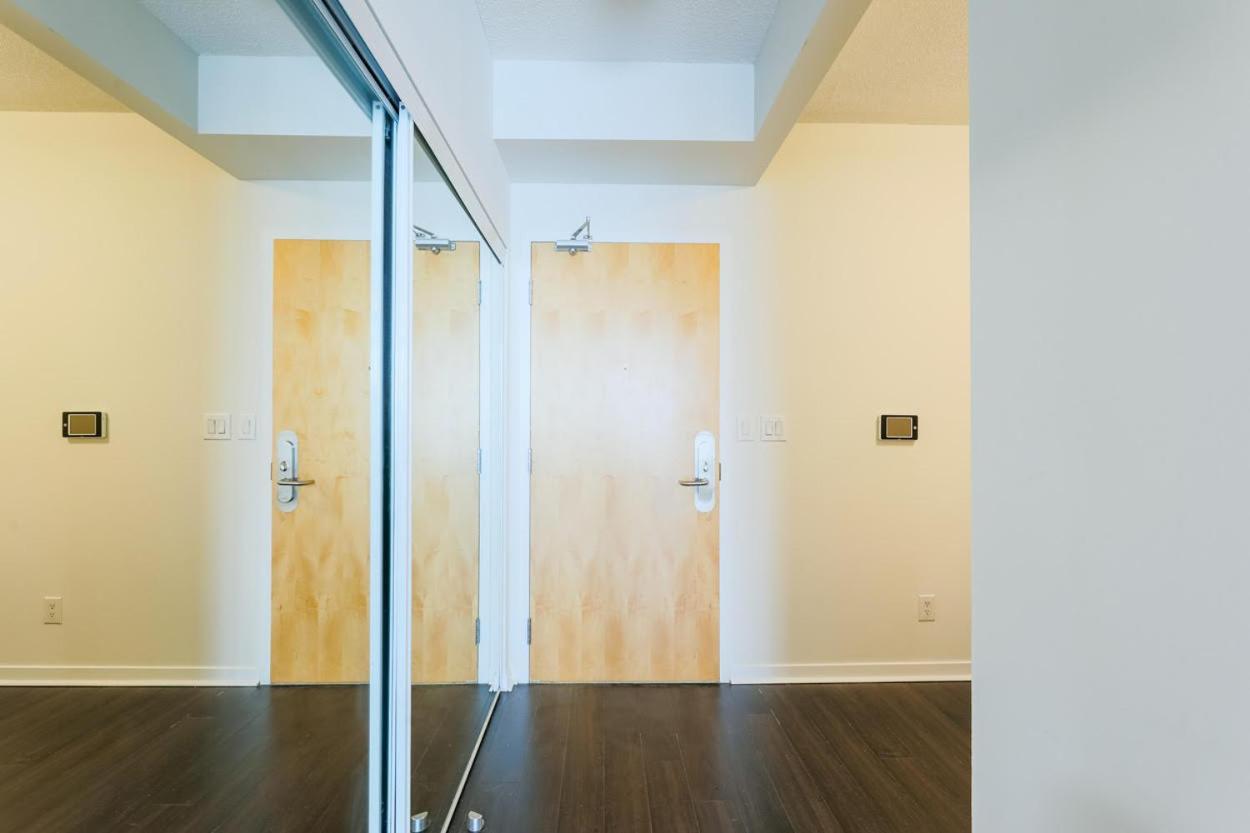 Skyline Elegance Apartment