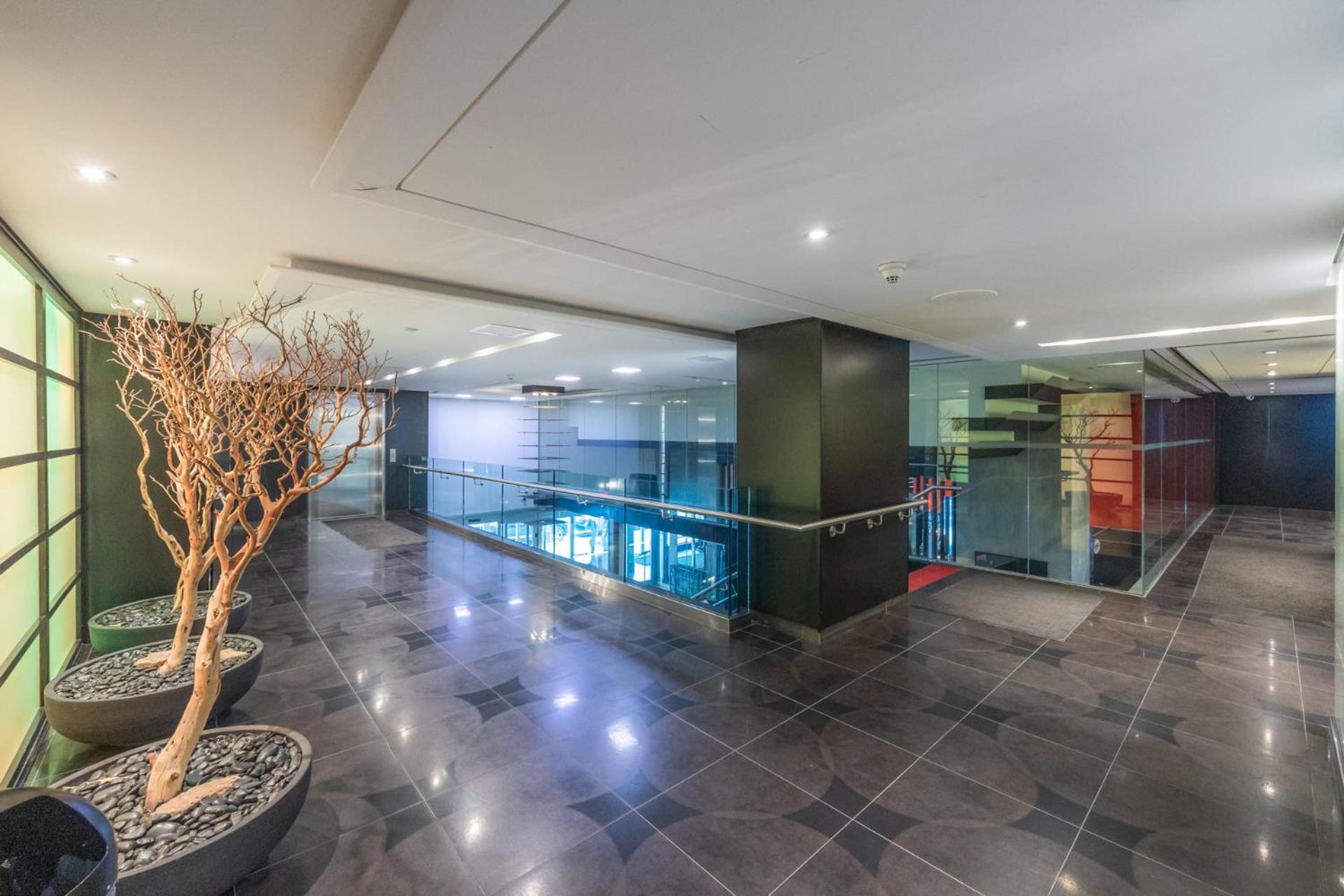 Modern 2-bedroom W Floor To Ceiling Windows Holiday home Toronto