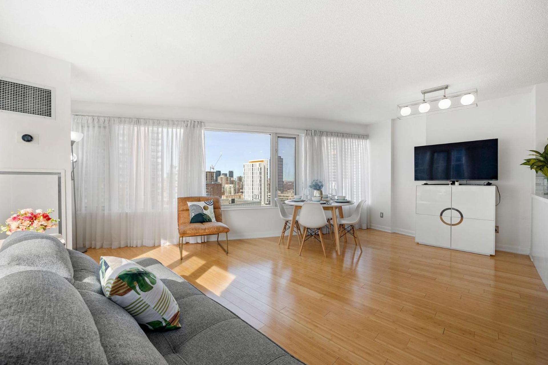 Modern 2-bedroom W Floor To Ceiling Windows *