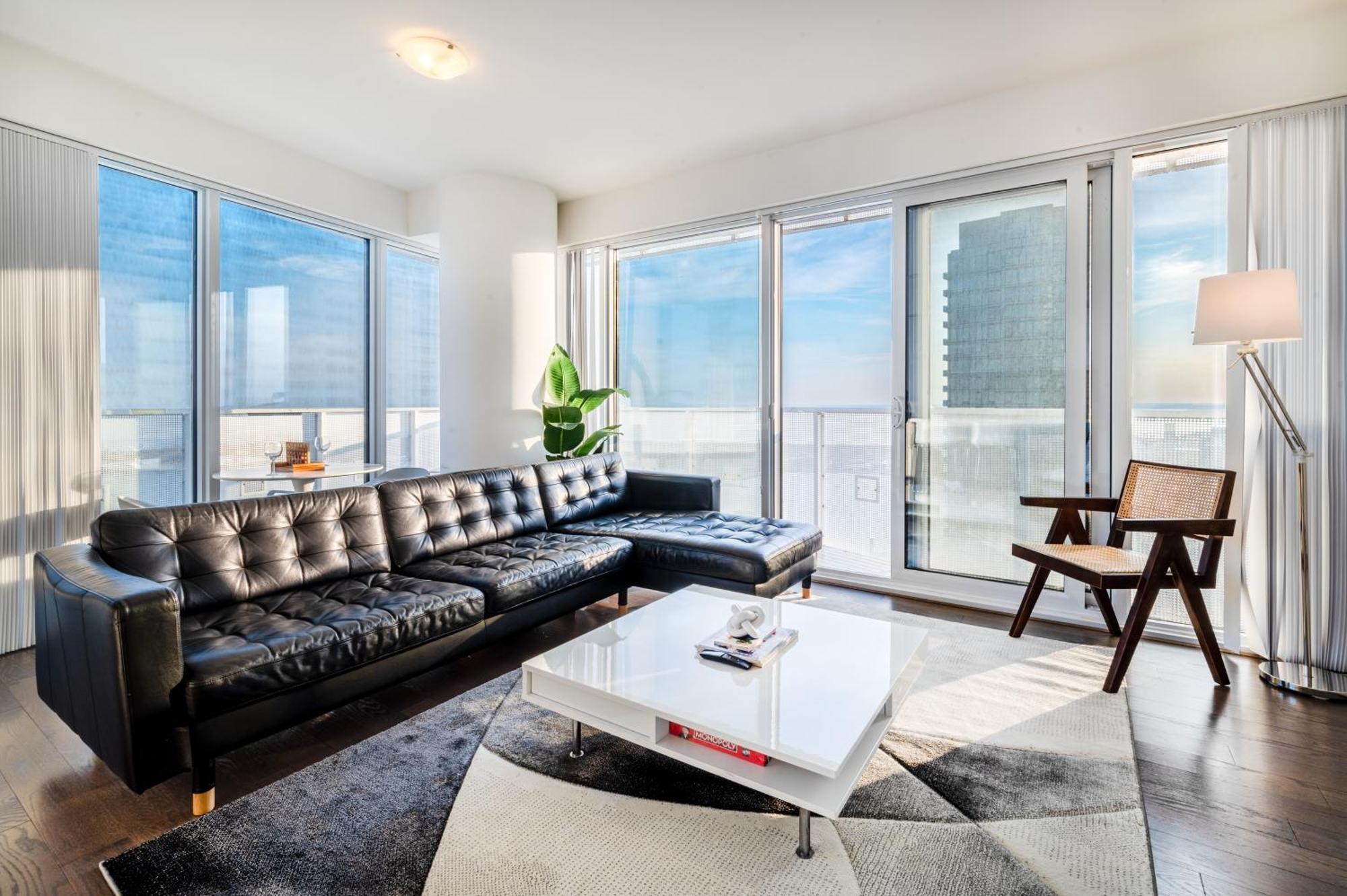 Apartment Presidential Heart Of Downtown With Stunning View Toronto