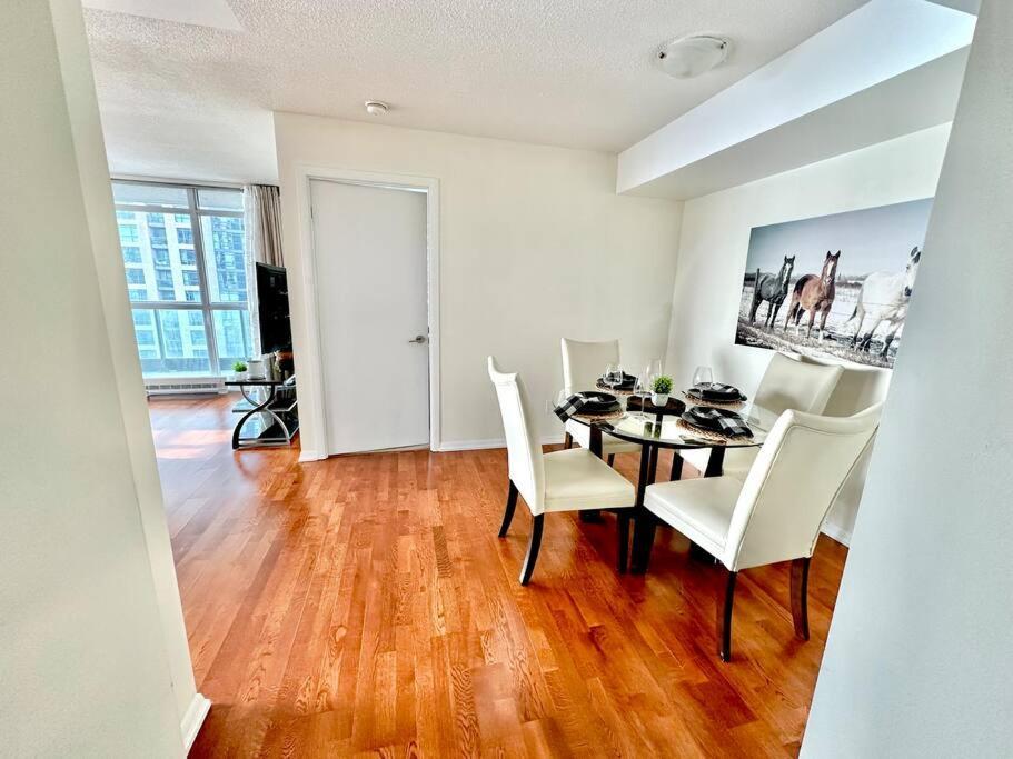 View W/parking! Apartment Toronto