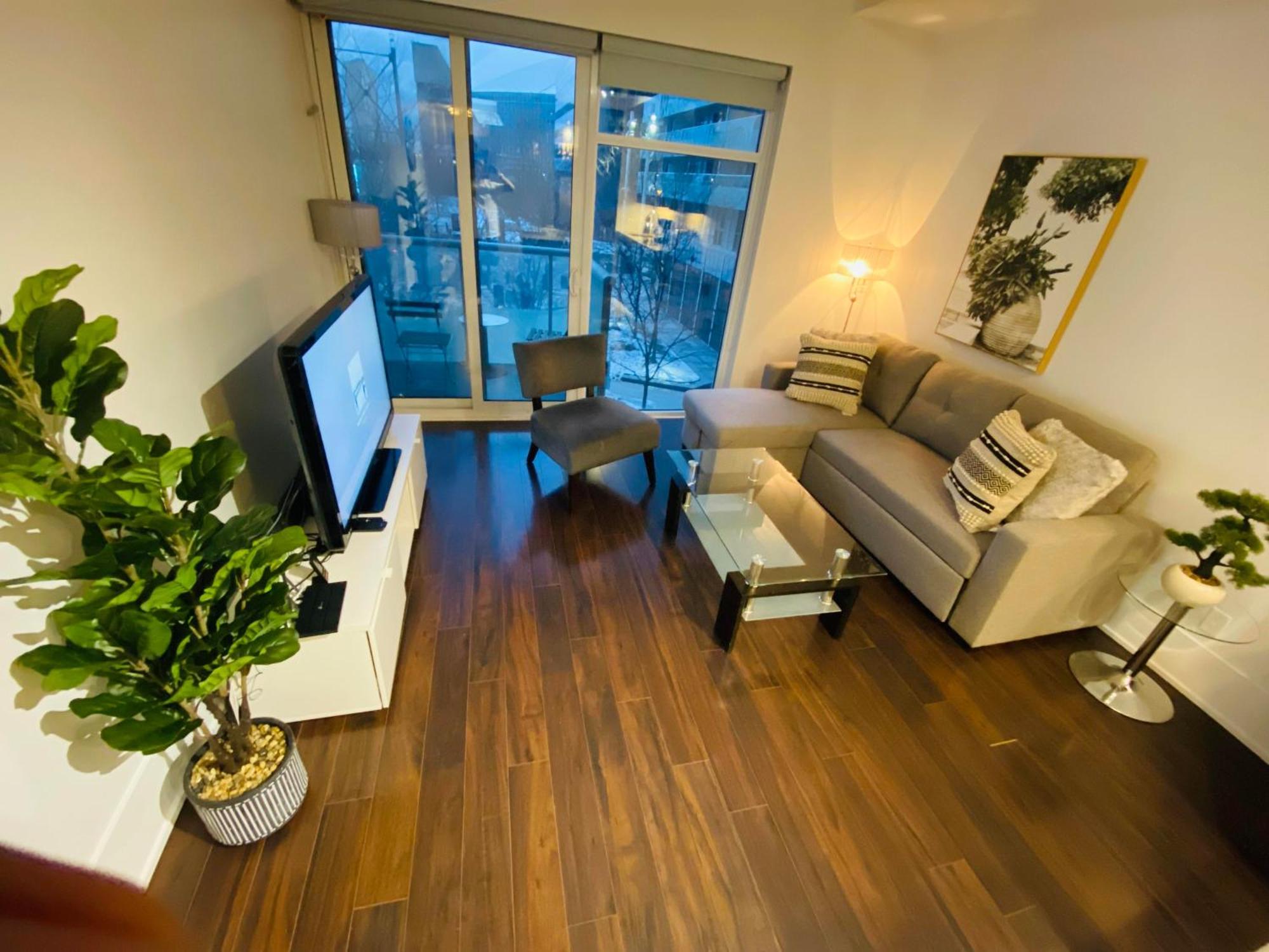 Rivetstays - The Atmos * Toronto