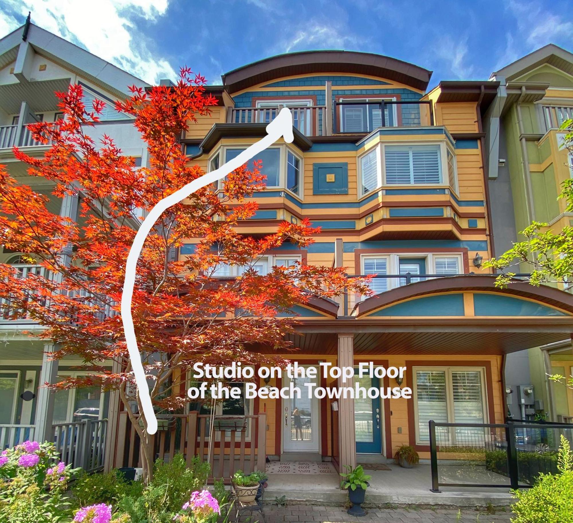 Stunning In Townhouse Across The Toronto