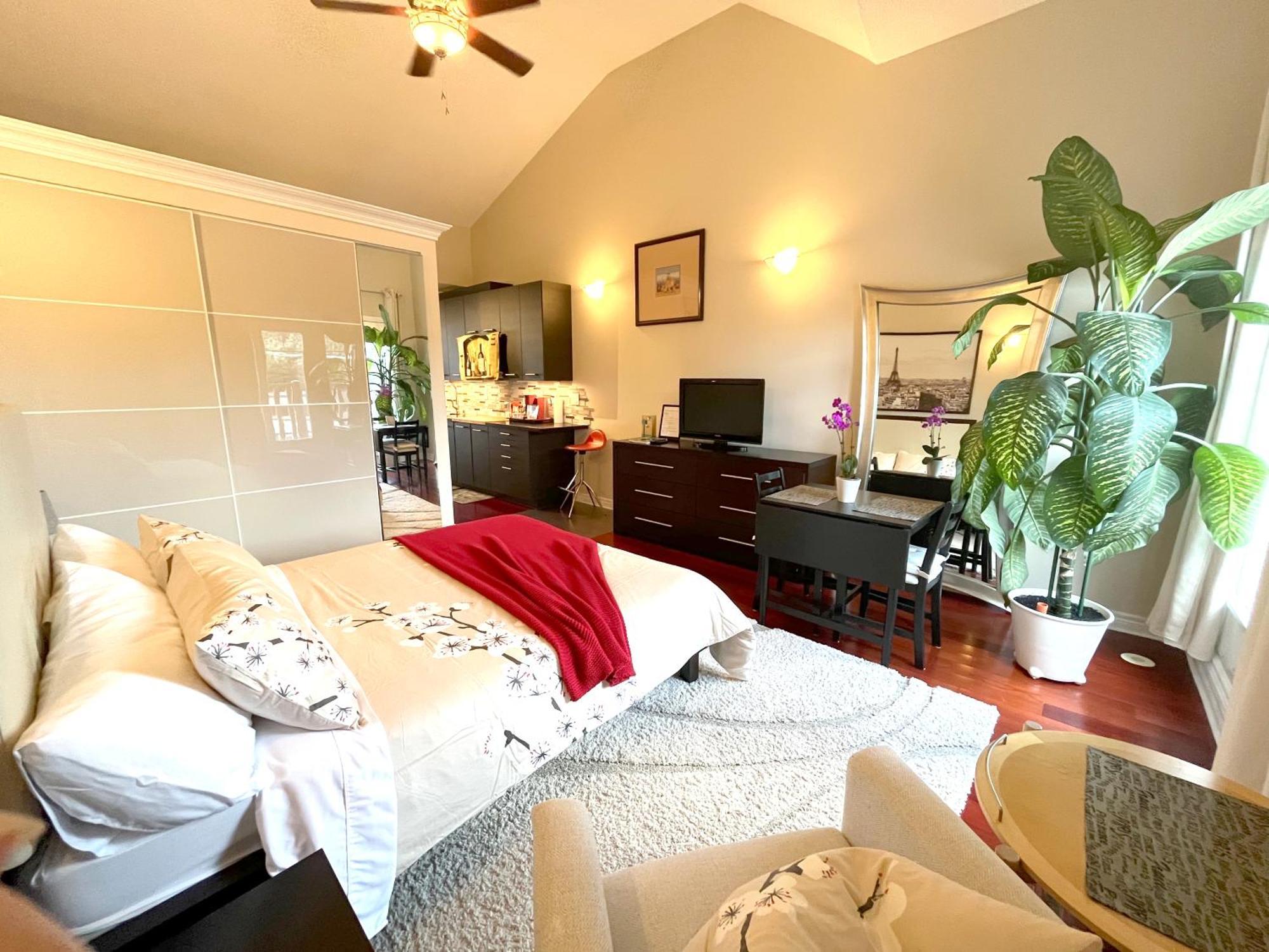 Stunning In Townhouse Across The Toronto
