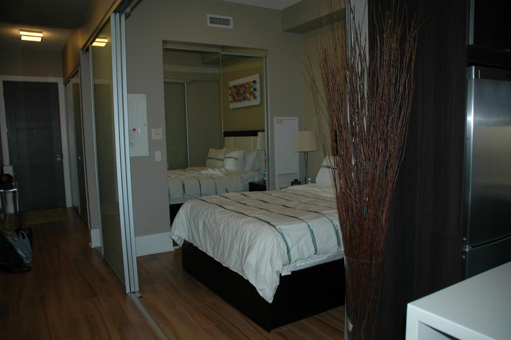Living Suites Toronto - Front & John Apartment Toronto