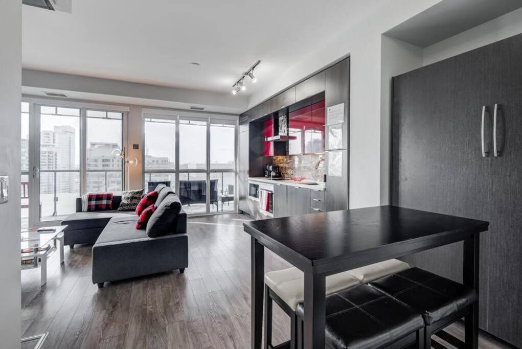 Cn Lovers Apartment Toronto
