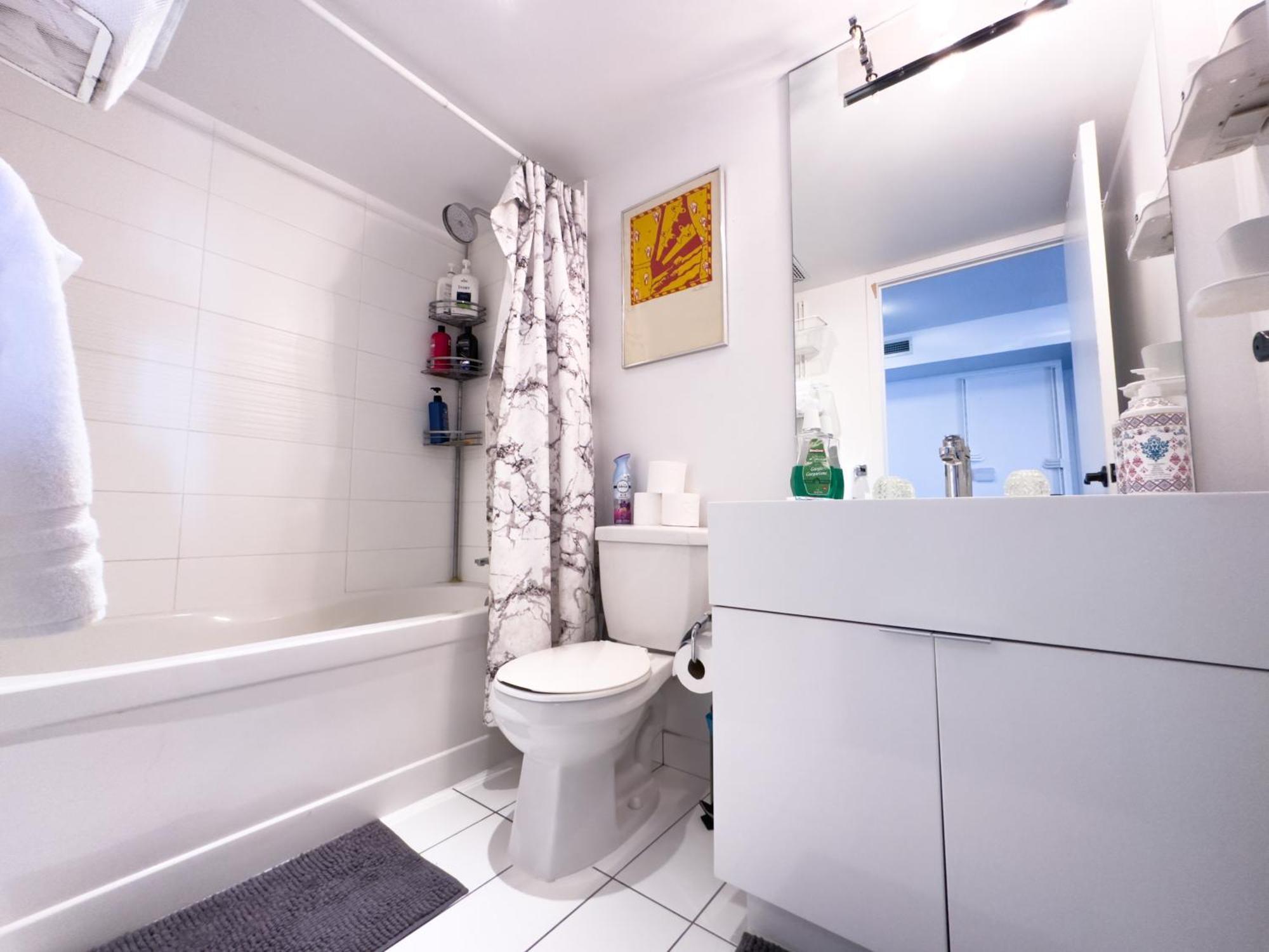 Apartment Luxurious 2 Beds Near Cn Tower Scotia Arena Rogers Centre & Free Parking