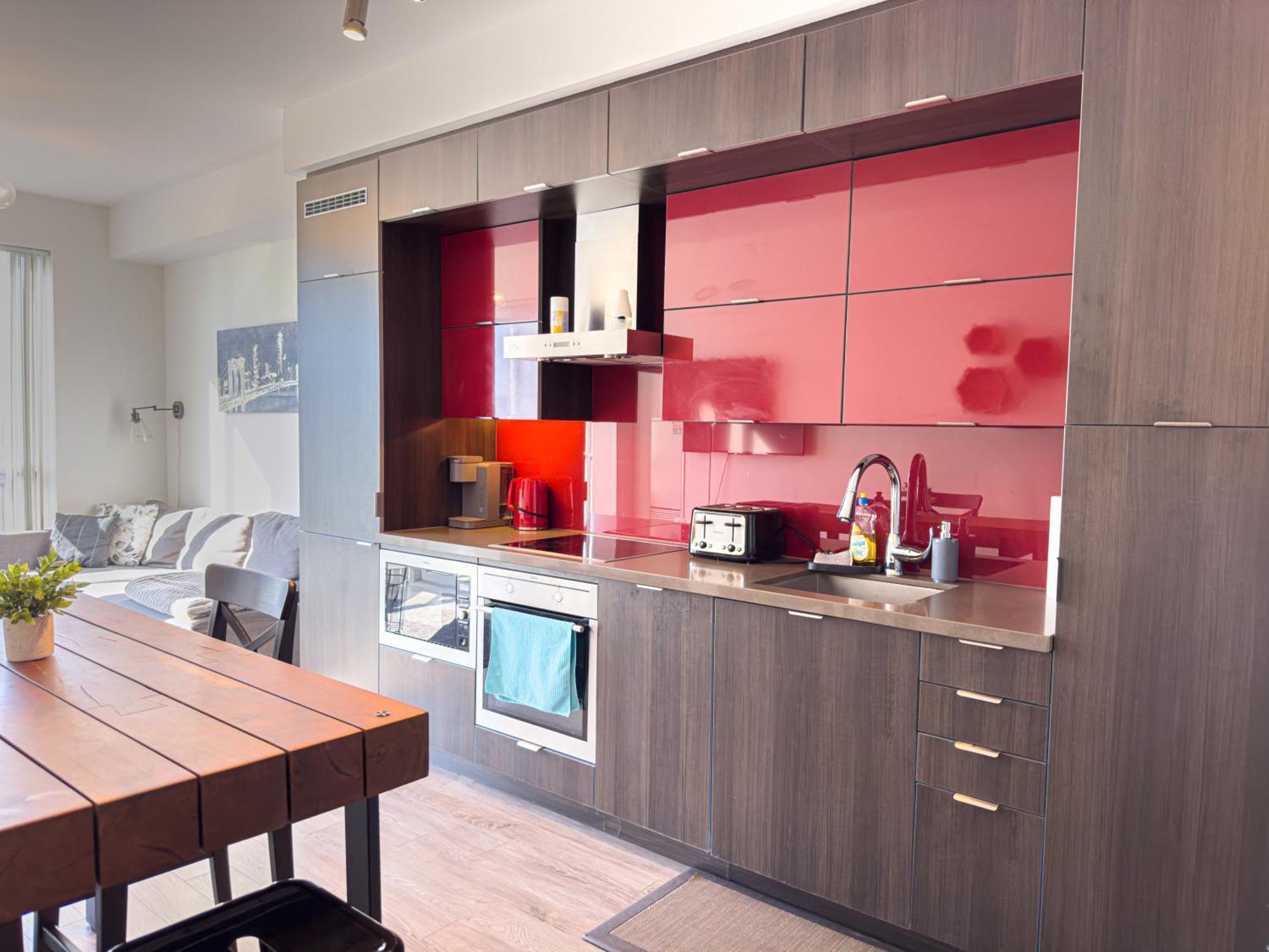 Luxurious 2 Beds Near Cn Tower Scotia Arena Rogers Centre & Free Parking *