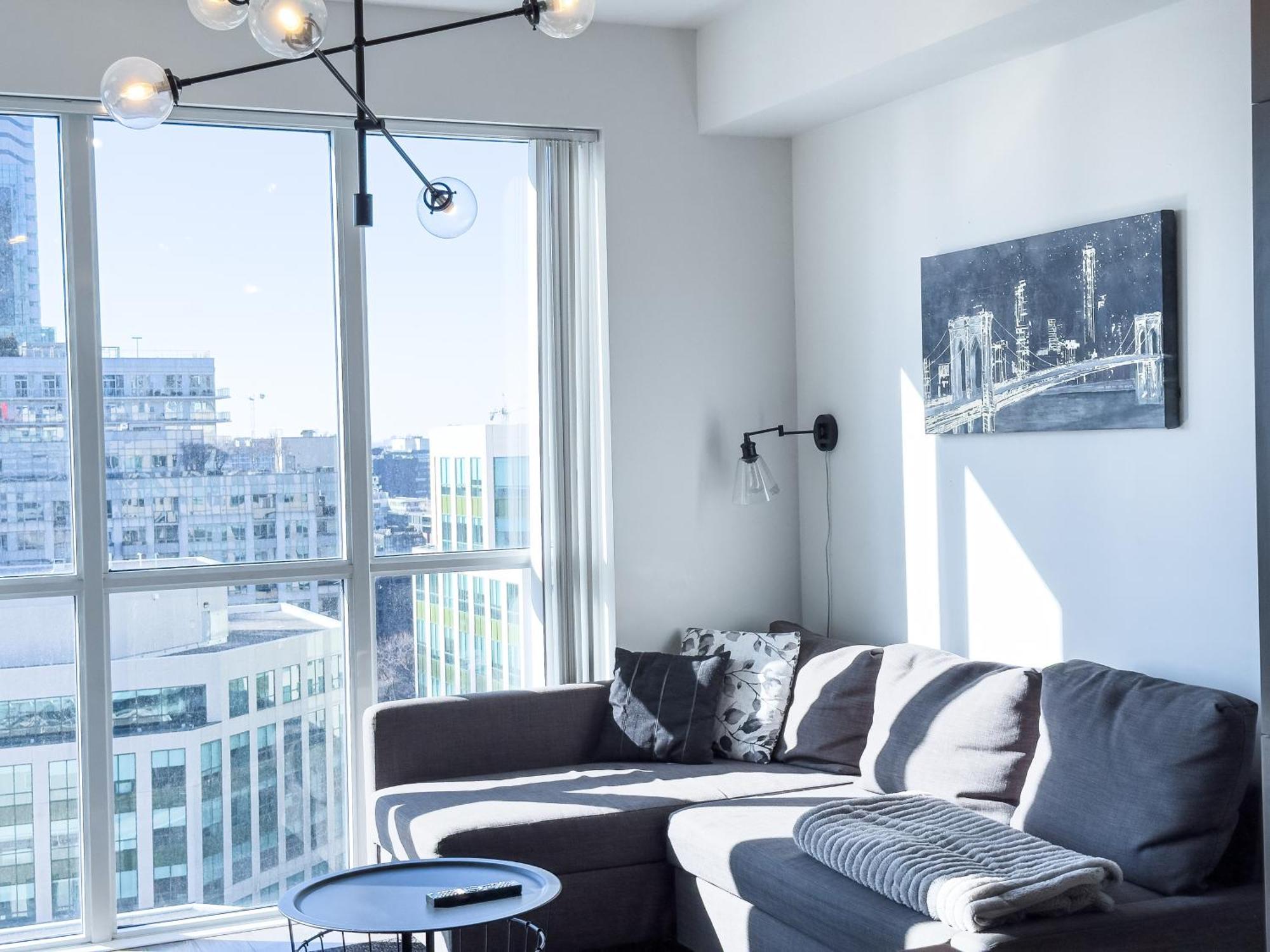 Luxurious 2 Beds Near Cn Tower Scotia Arena Rogers Centre & Free Parking Apartment Toronto