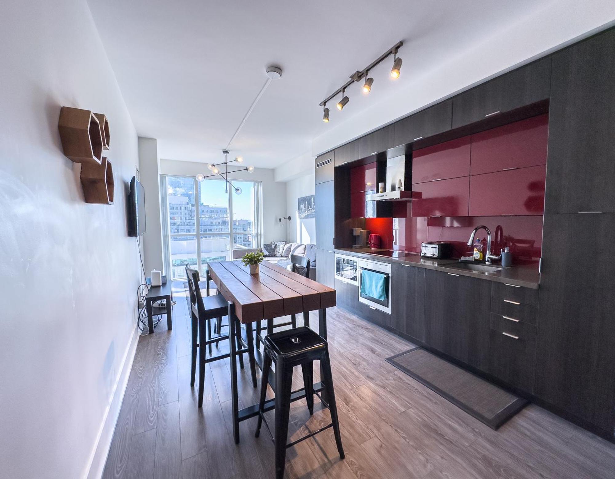Luxurious 2 Beds Near Cn Tower Scotia Arena Rogers Centre & Free Parking *