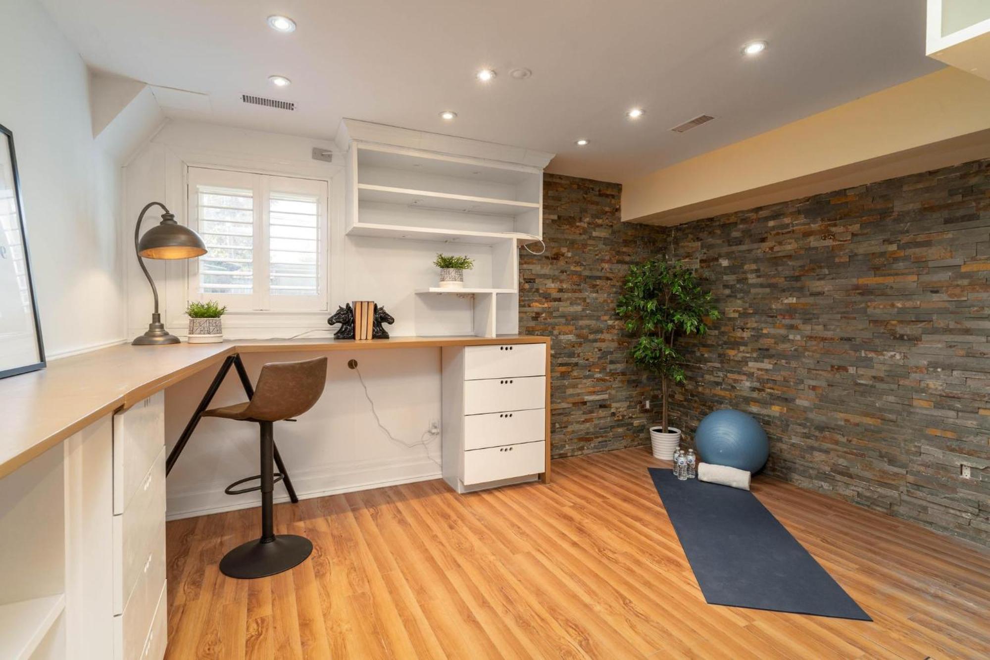 Holiday home Beautiful 3br House In The Heart Of Greek Town Toronto