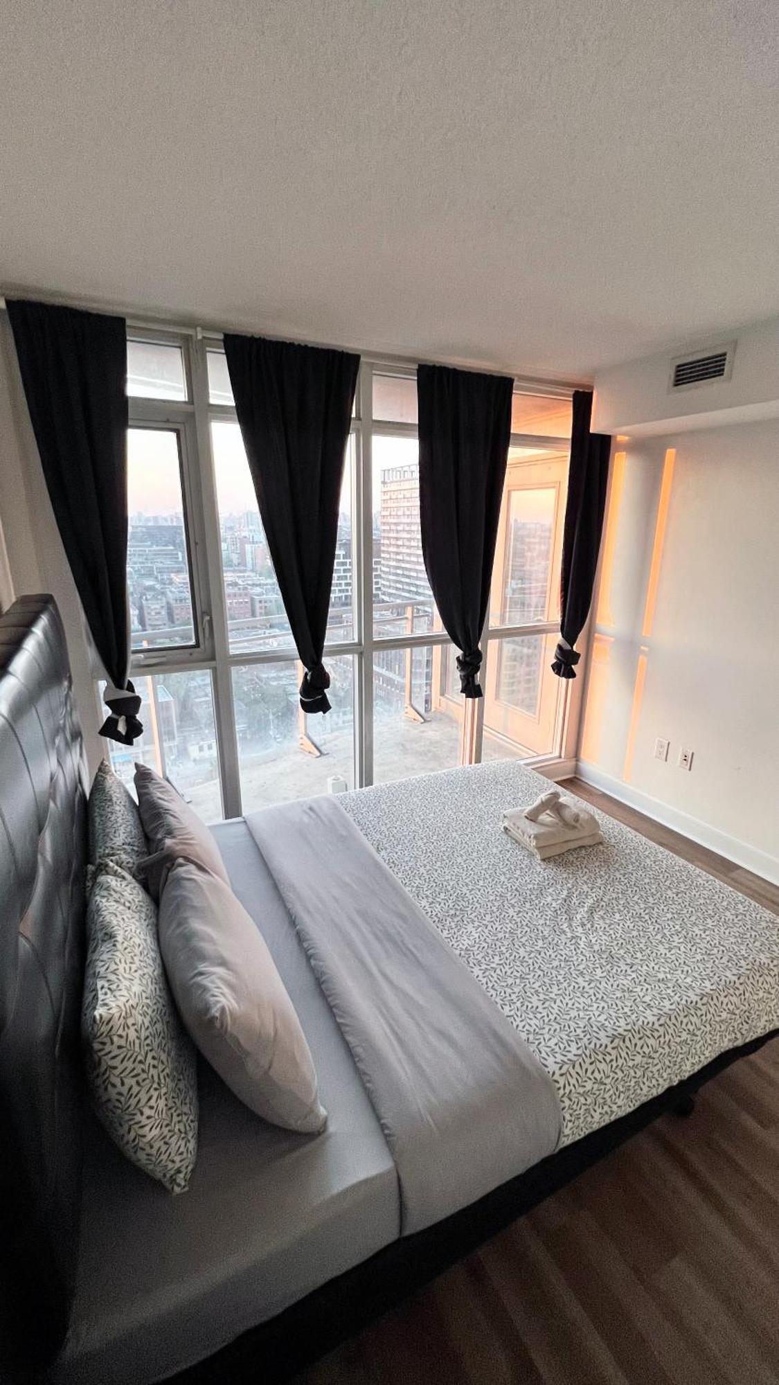 Apartment Stunning Luxurious Lakeview By Cn Tower