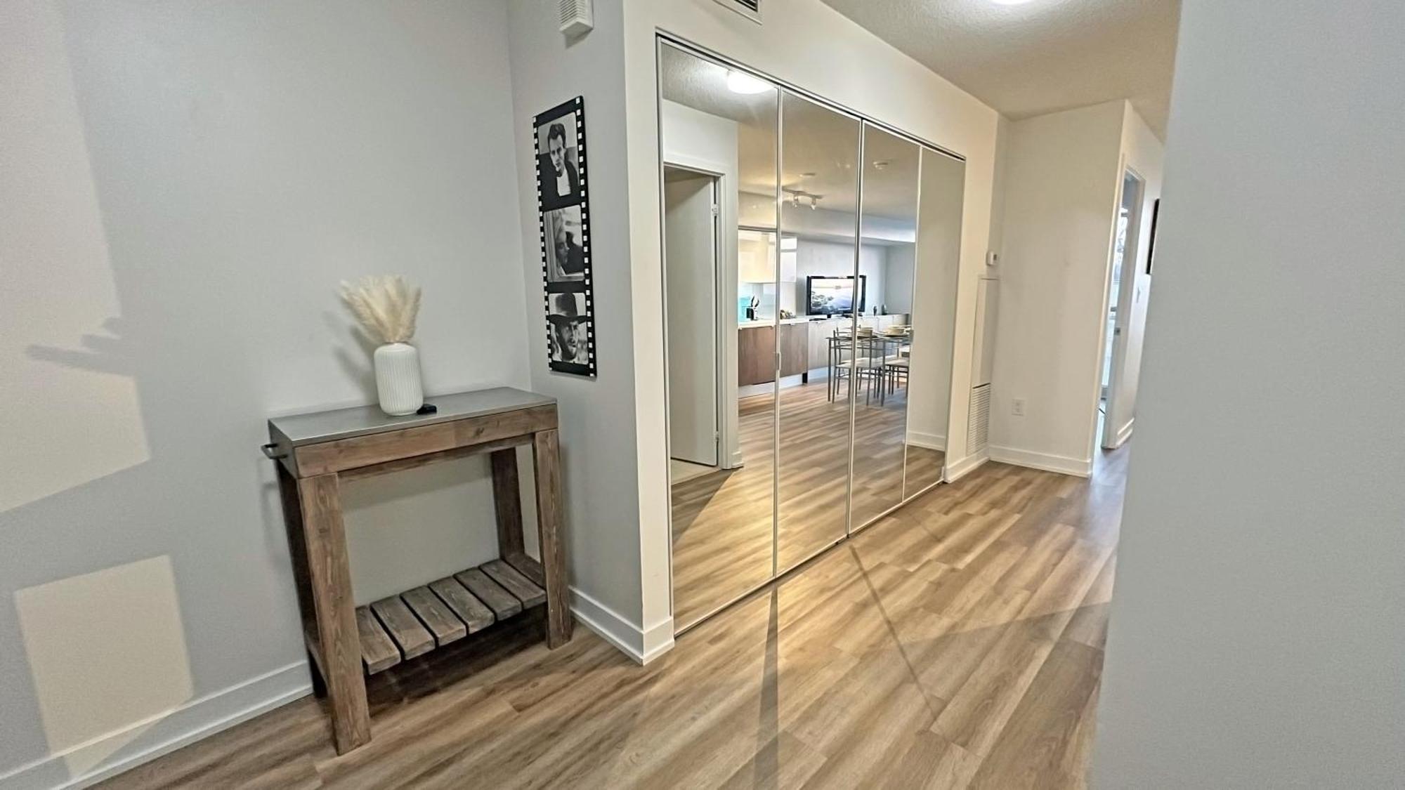 Stunning Luxurious Lakeview By Cn Tower Apartment Toronto