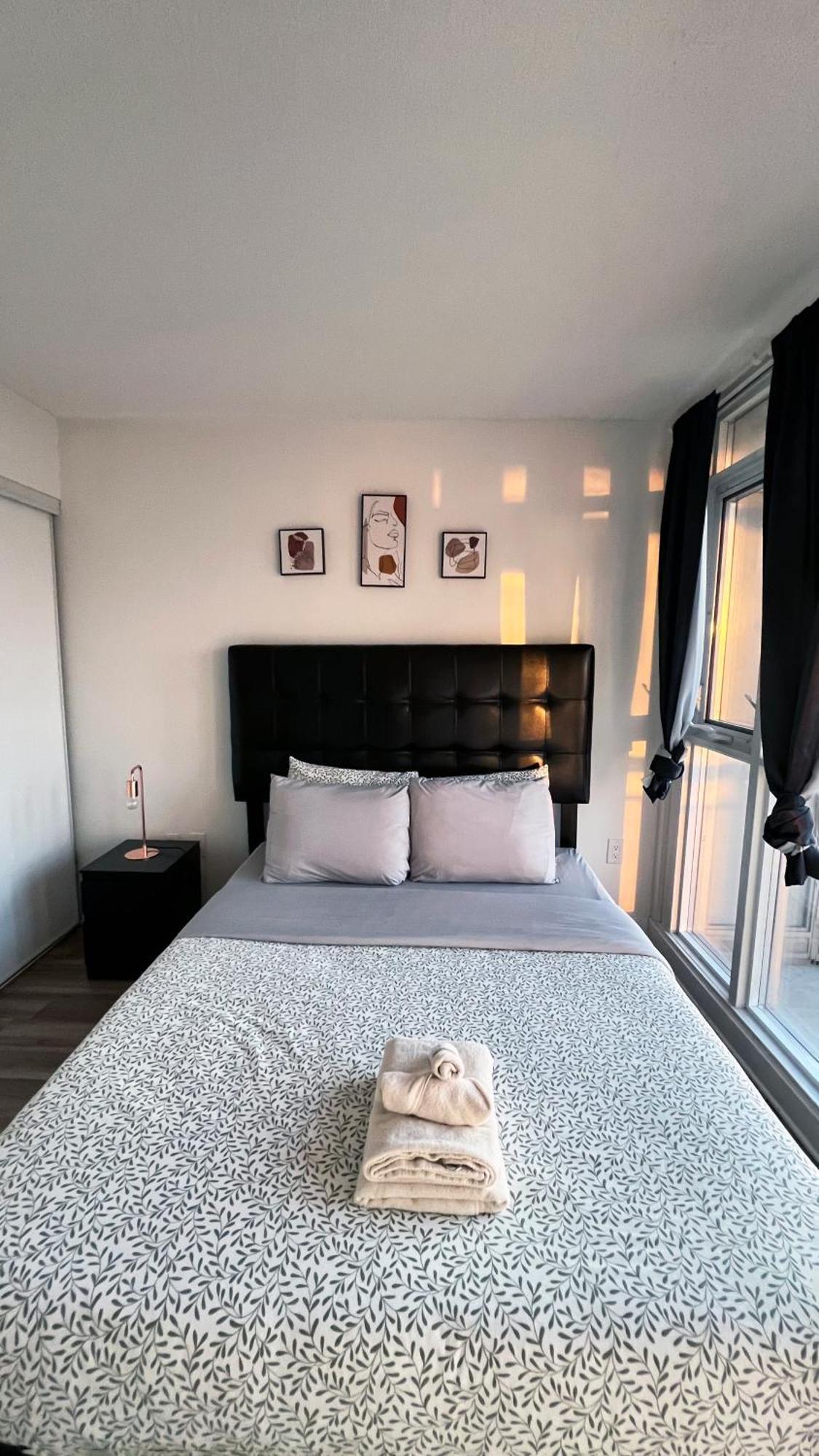 Stunning Luxurious Lakeview By Cn Tower *