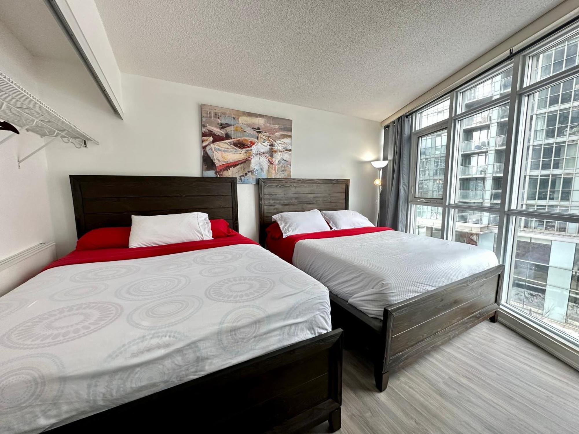 City Lake 2 Storey * Toronto