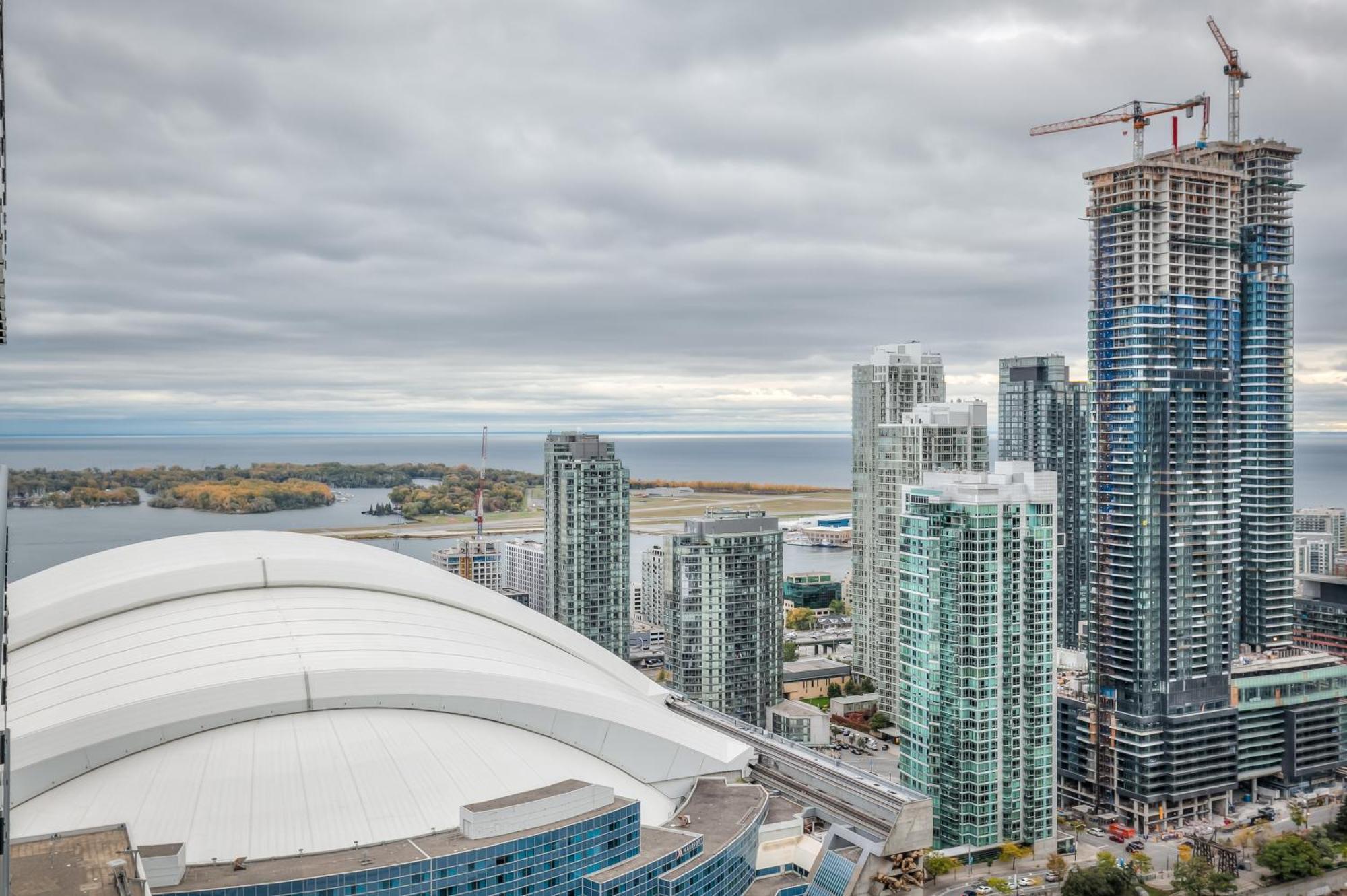 Rivetstays - The Atmos Apartment Toronto