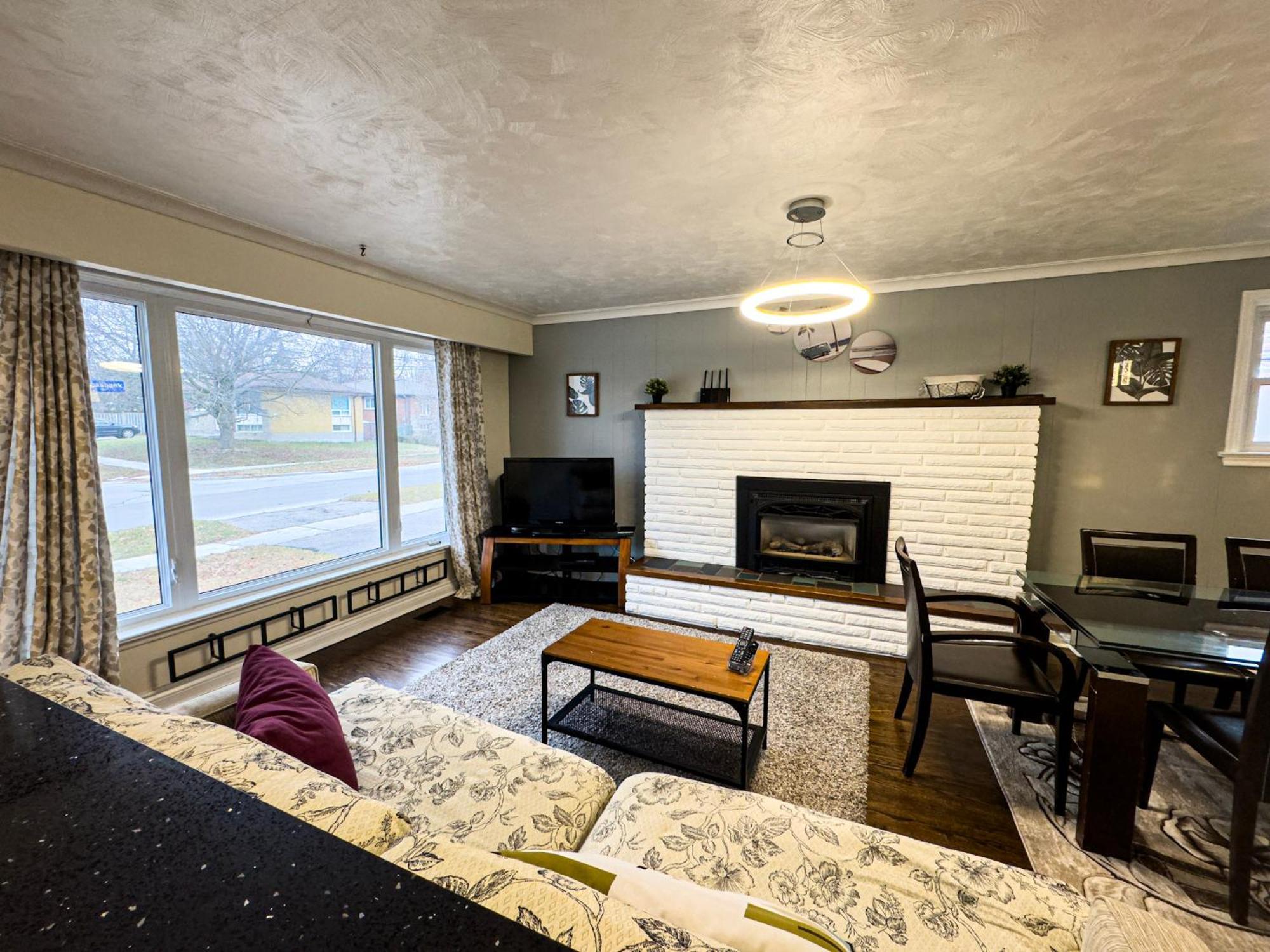Holiday home Charming Cozy Ravine Mins To Parks & Lake Entire House Toronto