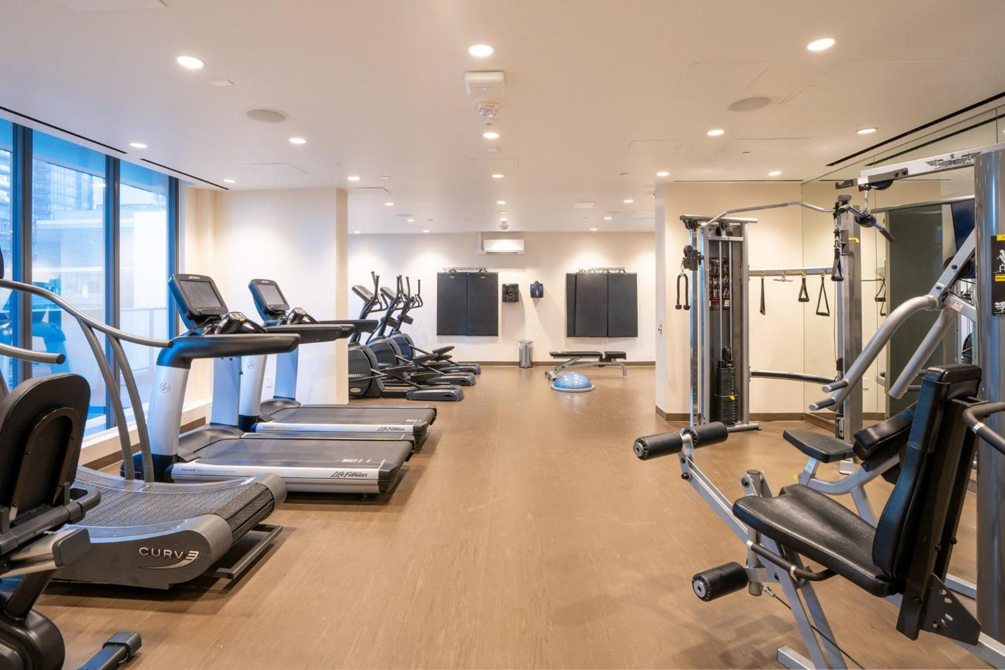 Sutton Place Hotel 4*