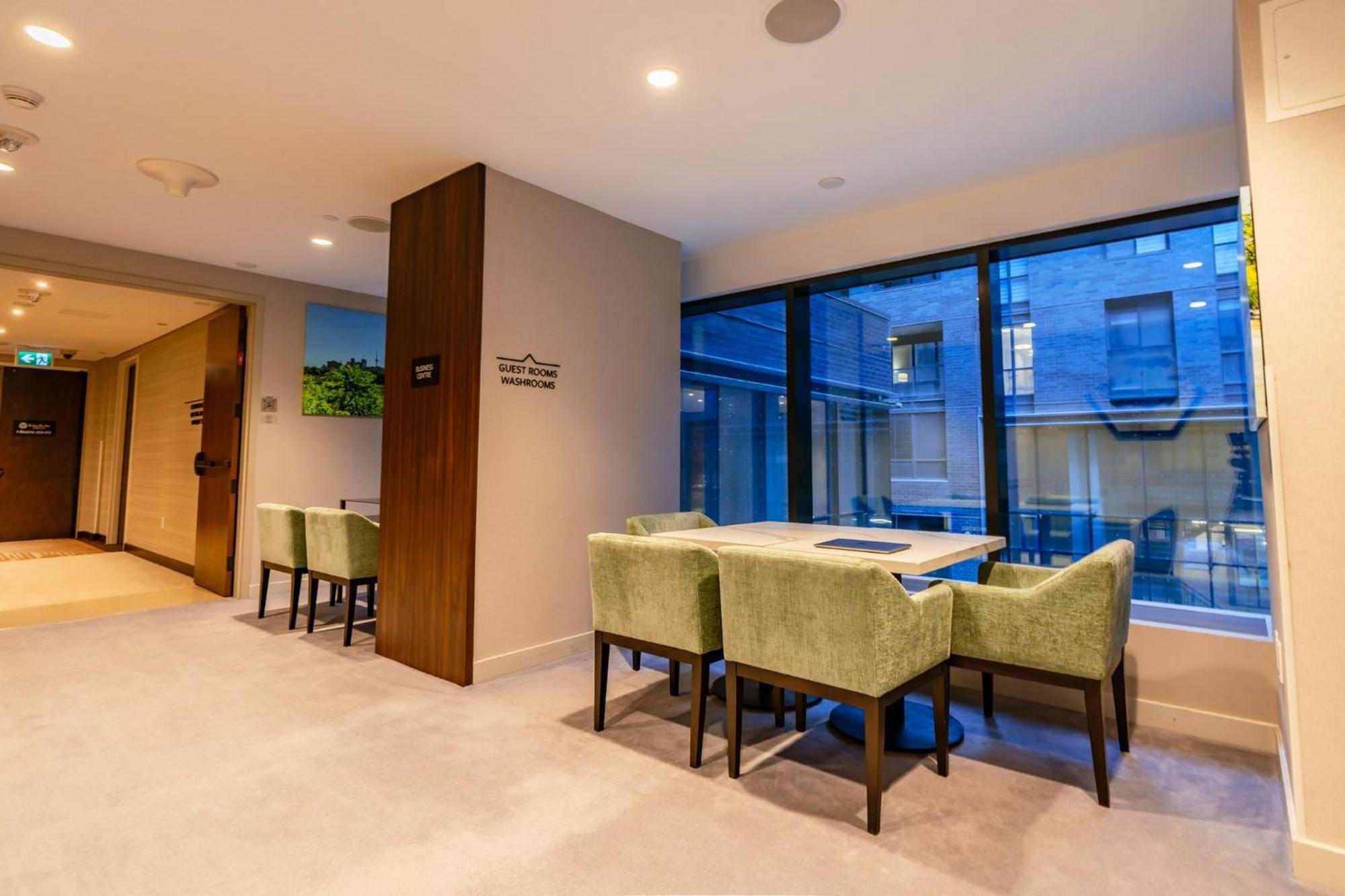 Hotel Sutton Place 4*