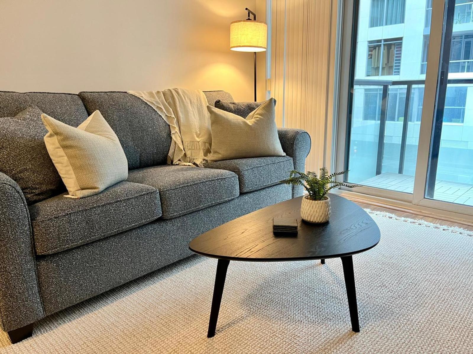 Entertainment District - King Bed - Close To Core - Dome - Scotiabank - Cne - York - Near King St W Apartment *