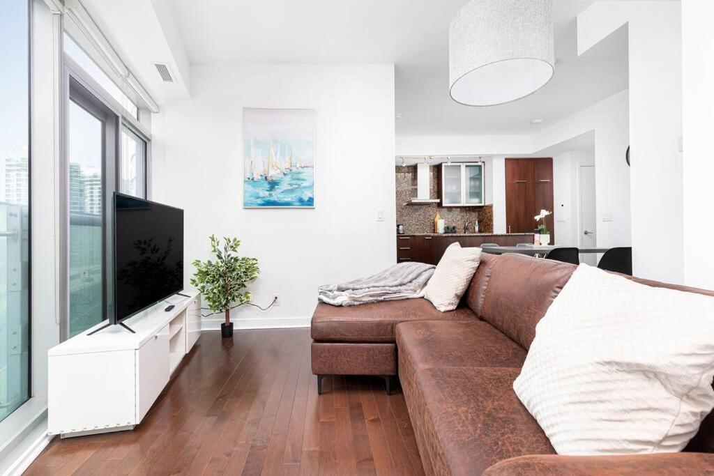 Apartment 2 Bedrooms Downtown With Parking