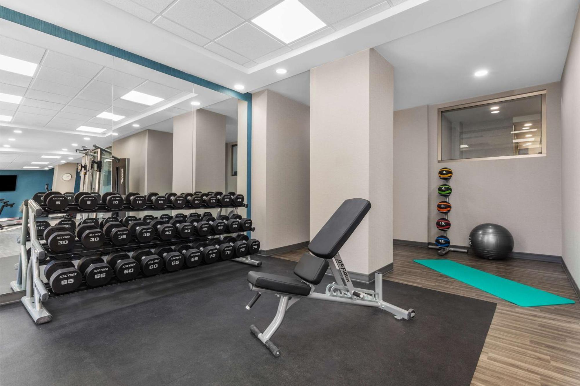Hampton & By Hilton Downtown 3*