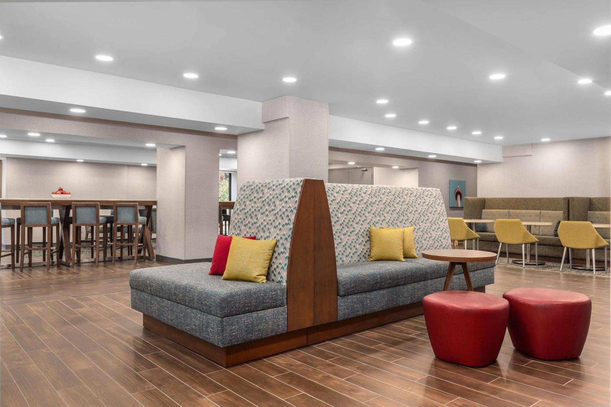 Hampton & By Hilton Downtown 3*