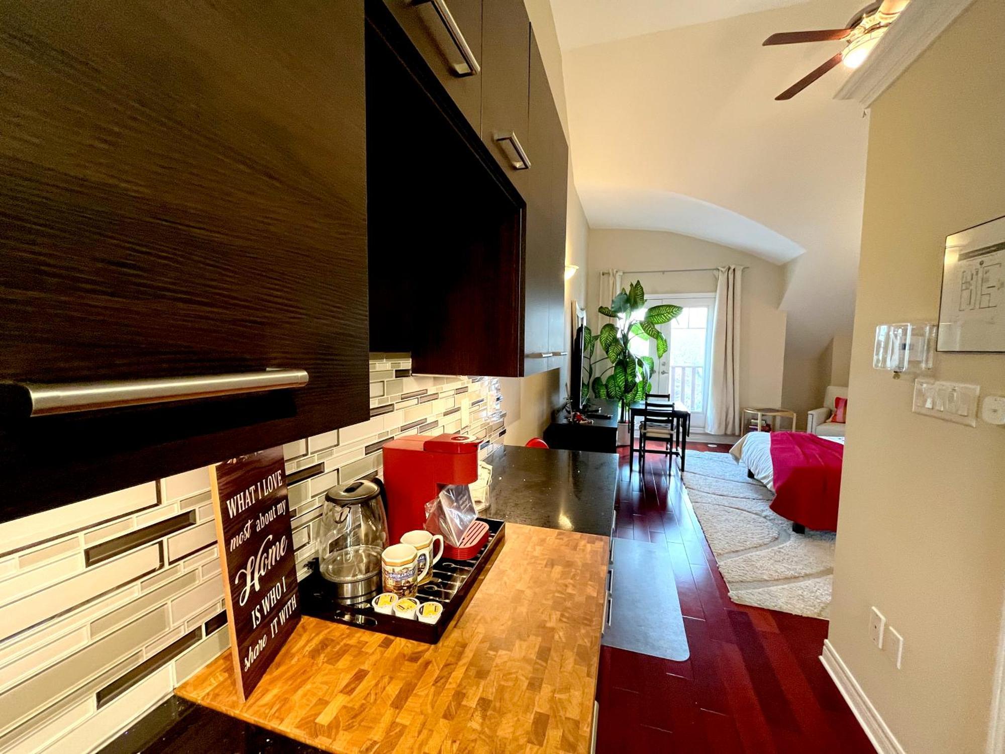 Stunning In Townhouse Across The * Toronto