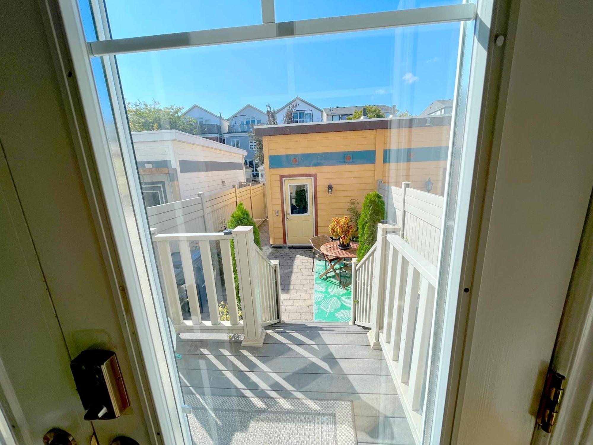 Stunning In Townhouse Across The * Toronto