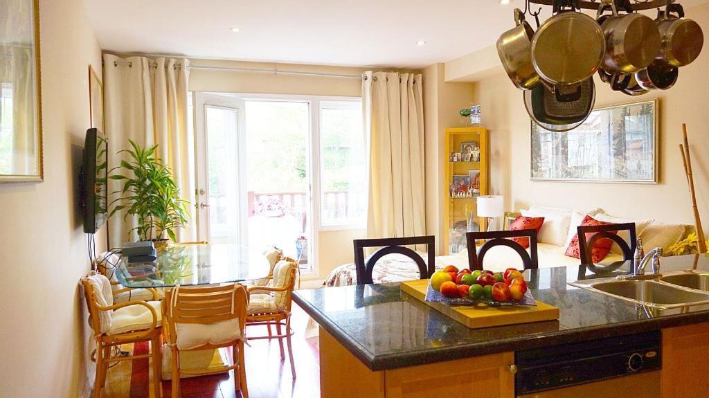 Stunning In Townhouse Across The Homestay